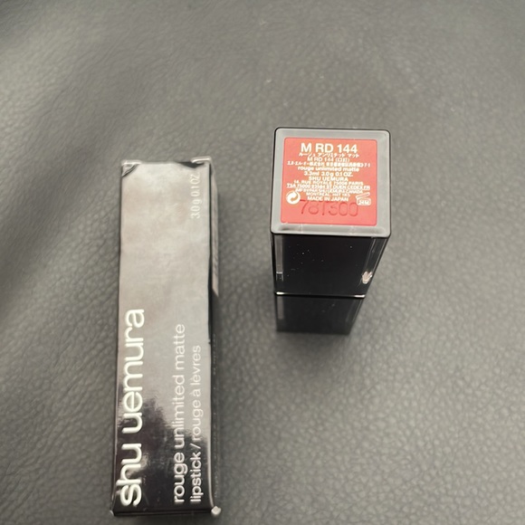 Shu Uemura - Rouge unlimited matte lipstick - Picture 3 of 3